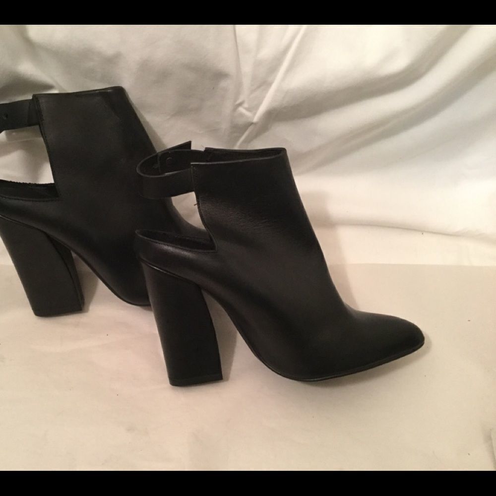 Intentionally Blank Women's 4.25”  block Heels